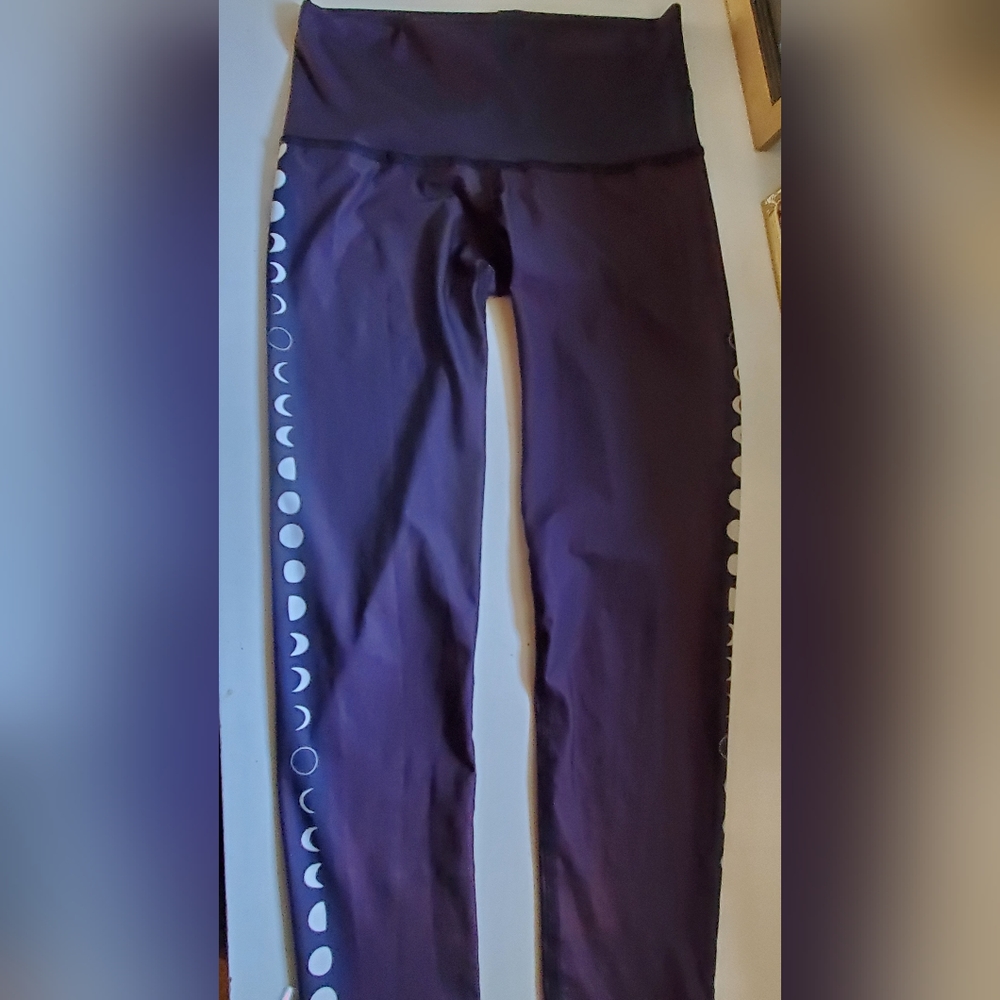 Teeki Moon leggings yoga pants Xs